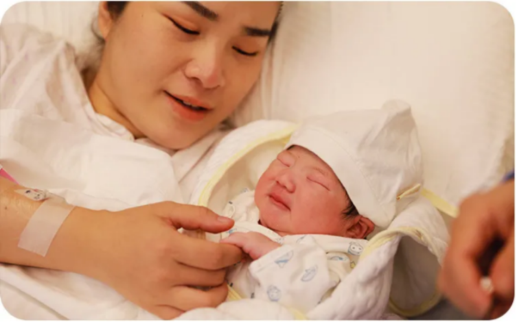 后浪孕妈公开待产分娩VLOG：“不为抢C位，我想这样生孩子”